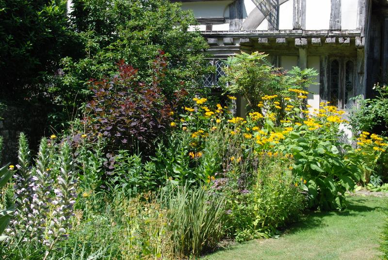 Roger_Tyland's tweet photo. Weather looks good for Kent so why not join us @NTStoneacre today. Lovely house, garden, tea &amp; cake. @southeastNT http://t.co/rpEFoNKTK0