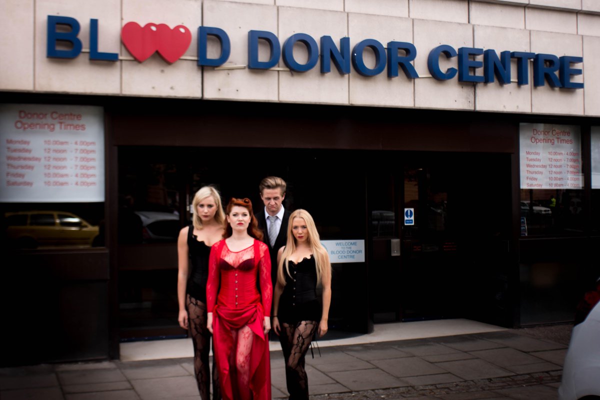 vampithecabaret's tweet image. Darlinks! Don't forget to @givebloodscot! We're giving out flyers with info every night this @edfringe! #nibbles