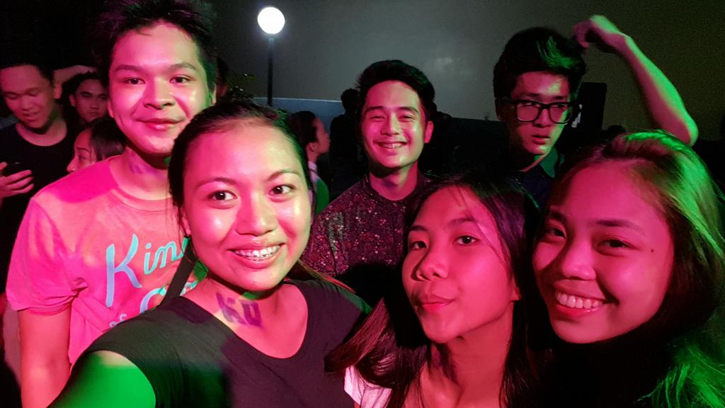 bernanacles's tweet photo. spontaneous night #HelloUST 🎉🎉🎉 http://t.co/8SaB5AIVxT