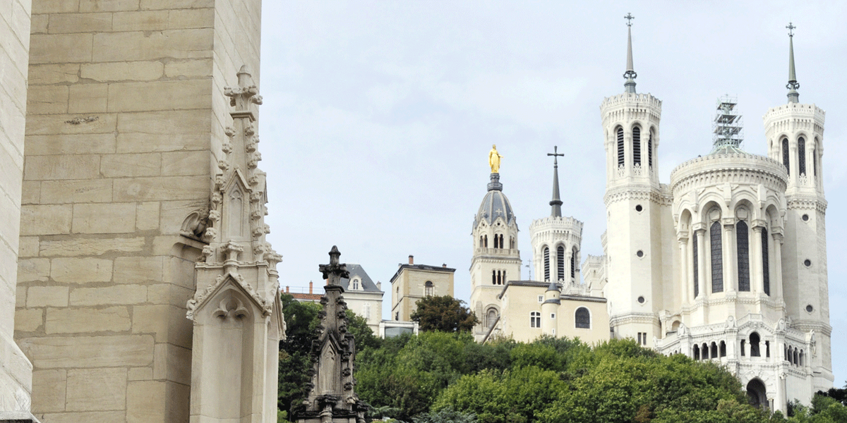 Europe1's tweet image. Les cloches ont sonné en France en soutien aux chrétiens d'Orient bit.ly/1J7aOzt