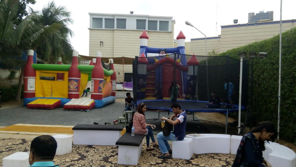 Umairmirza's tweet image. Seriously don't waste your day watching TV or sleeping #PakFest15 is quite fun . where : Alliance Francaise #PakFest