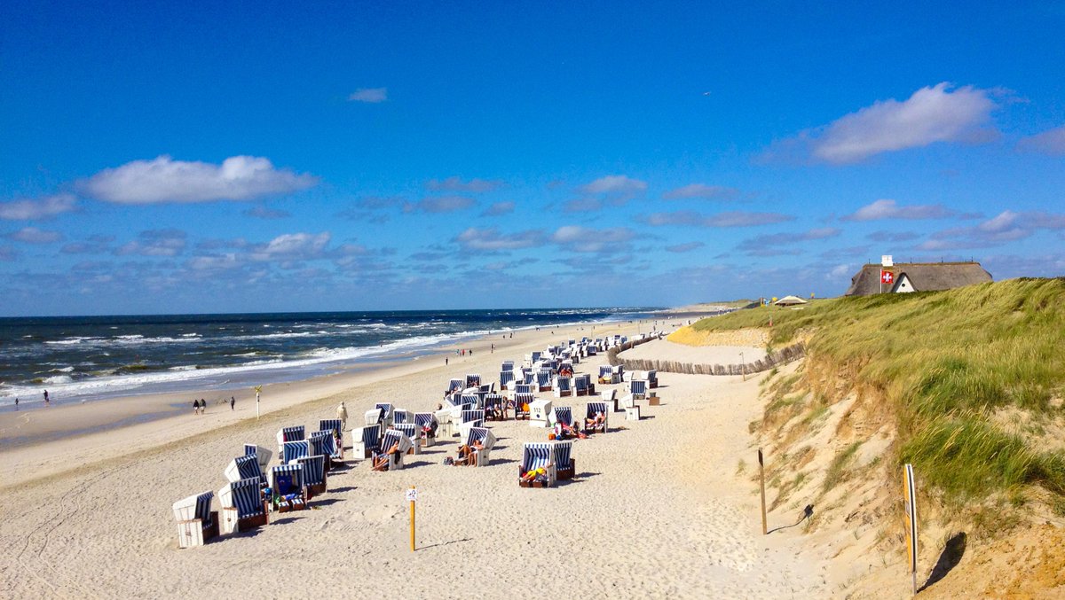 Der Sommer geht in den Endspurt...und hier gibt es passende Angebote für Sommertage am Meer: wittenbrinks-auf-sylt.de/angebote.html
