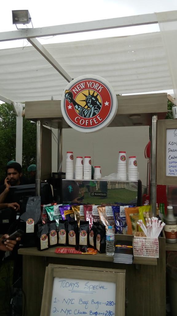 Umairmirza's tweet image. Seriously don't waste your day watching TV or sleeping #PakFest15 is quite fun . where : Alliance Francaise #PakFest