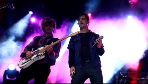 Amo Vcs Seus LIndos.Queria Tocar Igual o Guitarrista Tiago <a href="/KhorusOficial/">Khorus</a> Khoriana .Cabelo Lindo Tiago 😍 😍Rsrsr