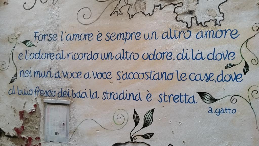 Francesca Moli Le Poesie Di Alfonso Gatto Sui Muri Del Centro Storico Di Salerno Anche Questa E Unacosabella Casalettori Http T Co 9rj47dhpas