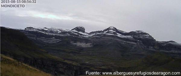 meteo_aragon's tweet photo. Esta madrugada ha nevado en cotas altas de los #Pirineos.
Imagen de esta mañana desde el macizo de Monte Perdido: http://t.co/JTUHfFL2Sw