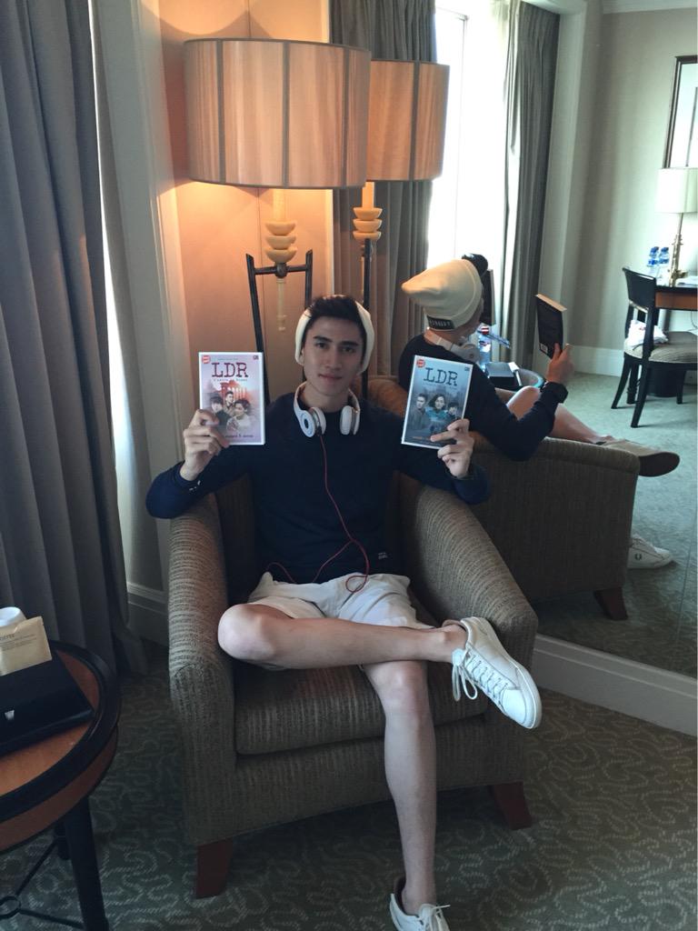 BramastaVerrell's tweet photo. Hey guys! Novel terbaru LDR udh keluar di @Gramedia seluruh Indonesia. Jgn lupa beli ya! Oh iya, film LDR 2.. ;) http://t.co/cIzH8tRLRF