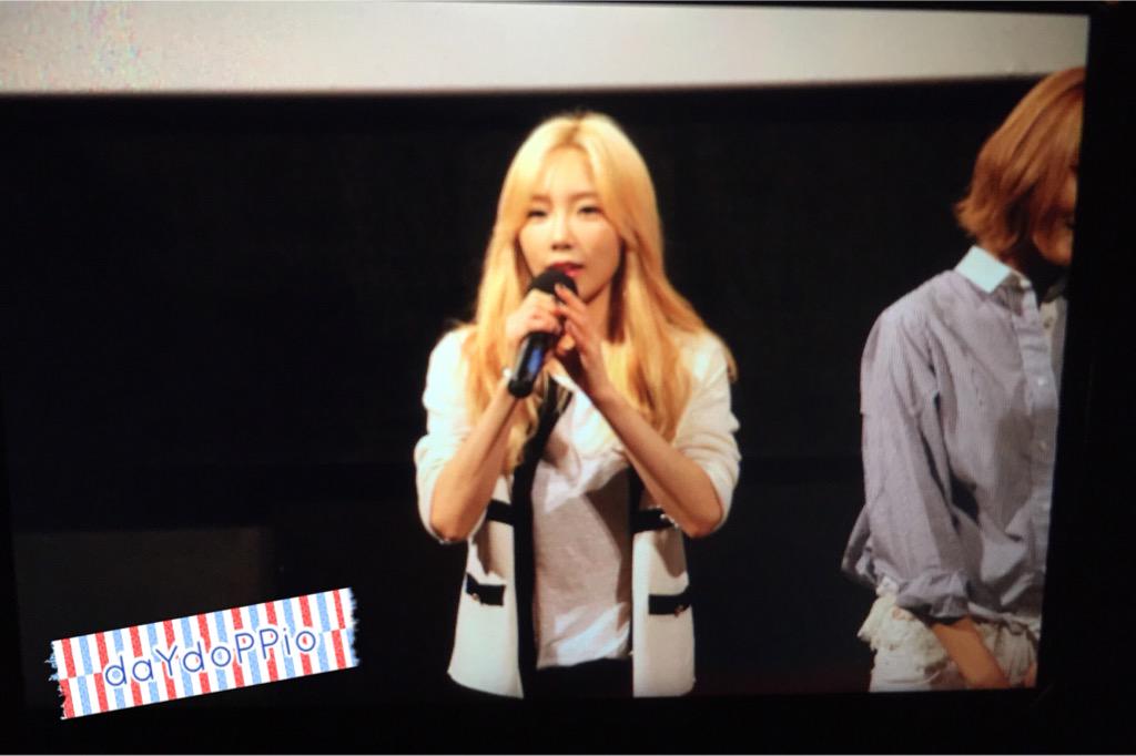 [PIC][15-08-2015]TaeYeon và SooYoung tham dự buổi công chiếu "SMTOWN THE STAGE" vào chiều nay CMcMMUrUwAAk4Zu