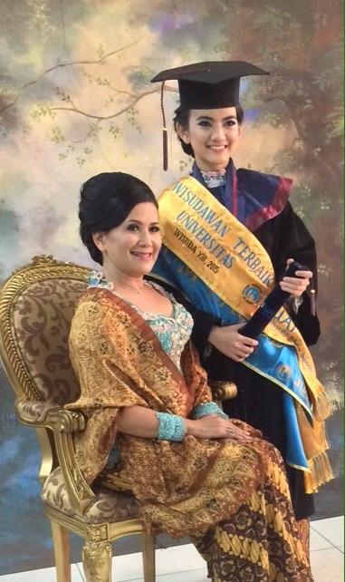 Hari ini drummer kebanggaan Fusion Stuff di wisuda &amp; resmi menyandang gelar Sarjana Hukum. Selamat <a href="/jeanephialsa46/">Jeane Phialsa (Alsa)</a>