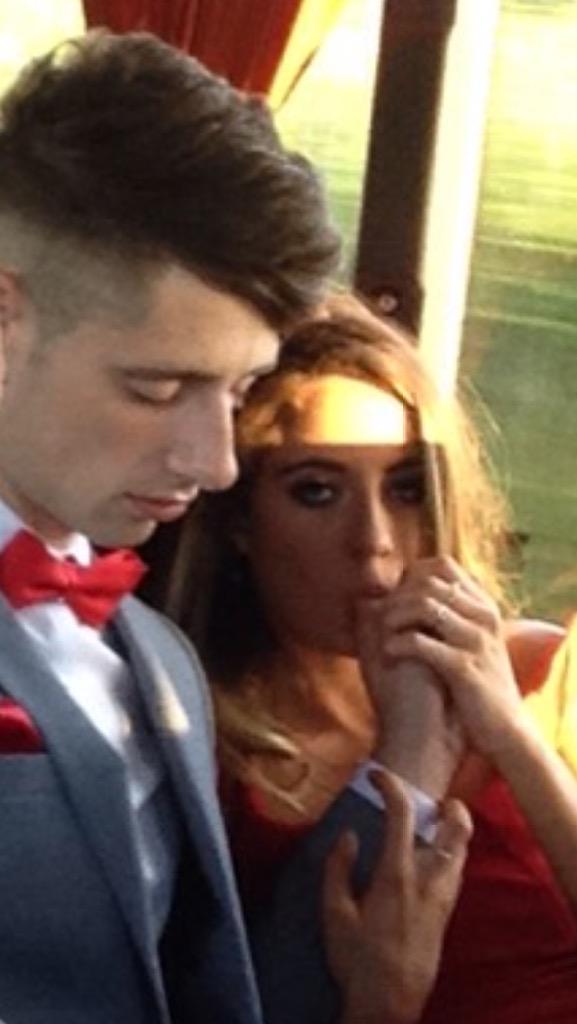 stephen_murph96's tweet photo. The grads was finger lickin' good http://t.co/wsNzD5Dmds