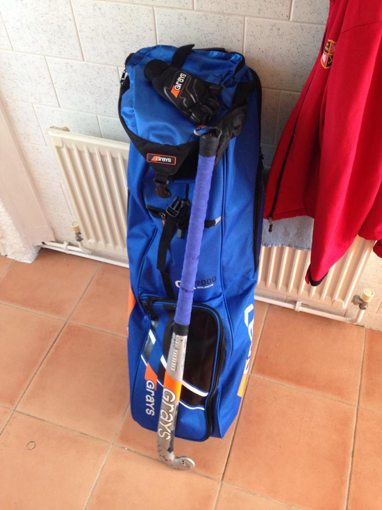 Leisa41Randall's tweet photo. All ready for preseason games to begin thanks to #grayshockey for the kit !! #holcombe #hungrycamels http://t.co/WGY7P1OF7j