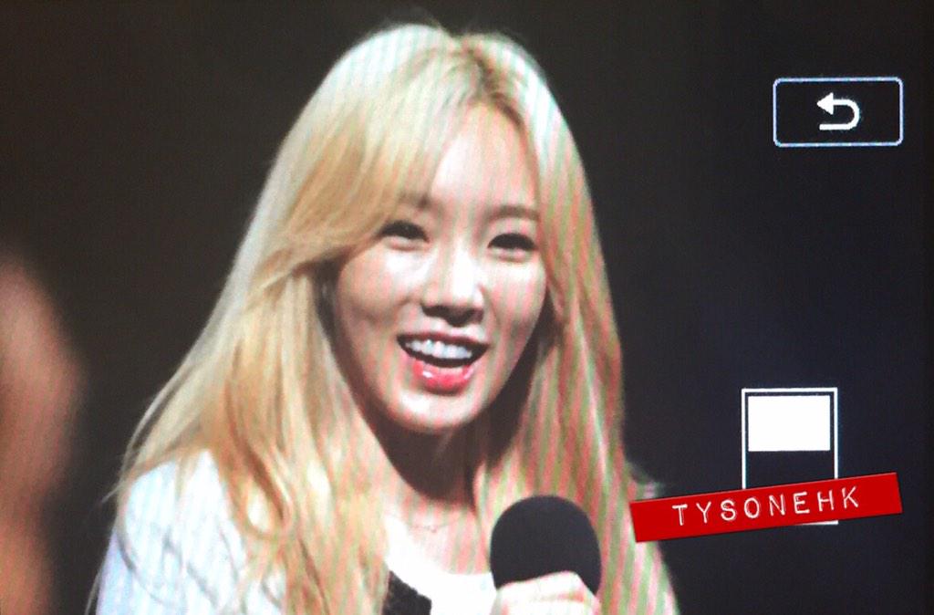 [PIC][15-08-2015]TaeYeon và SooYoung tham dự buổi công chiếu "SMTOWN THE STAGE" vào chiều nay CMcefDWUcAAZ6Jg