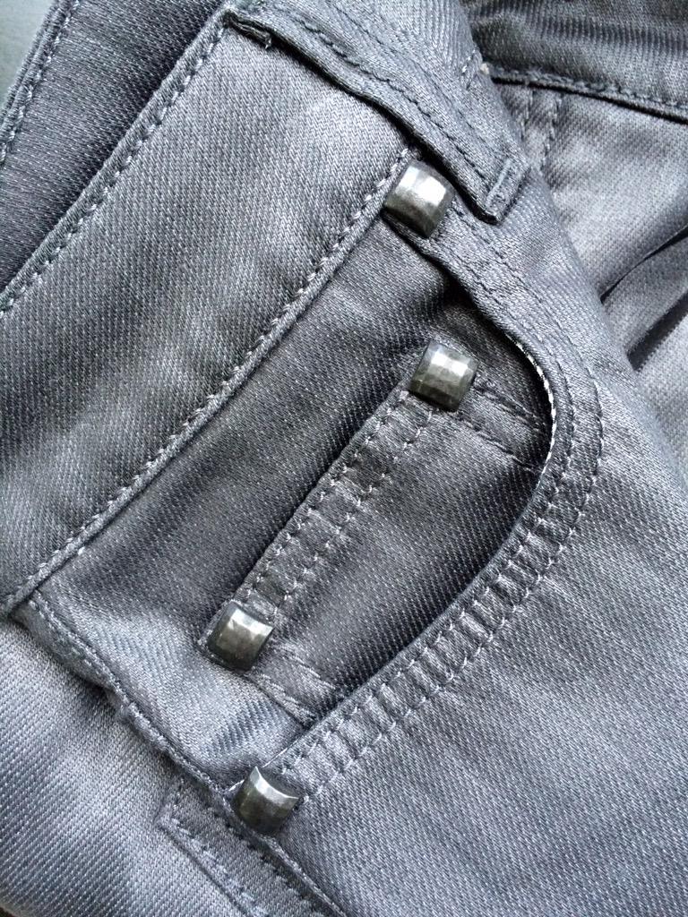LFS_Showroom's tweet photo. #LFS #Elegance #Paris #avenuemontaigne #LuxuryFrenchSuits #ungaro http://t.co/l2TKqZr24H