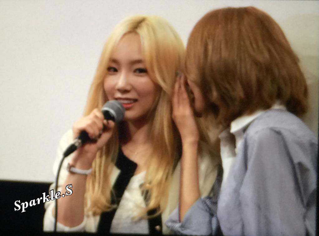 [PIC][15-08-2015]TaeYeon và SooYoung tham dự buổi công chiếu "SMTOWN THE STAGE" vào chiều nay CMciWq1VAAE-9xE