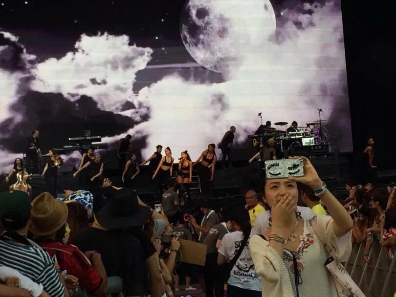 ArianasUpdateFR's tweet photo. #PHOTOS Ariana performant à l'événement Summer Sonic à Tokyo (8) http://t.co/Figo1FNNy0