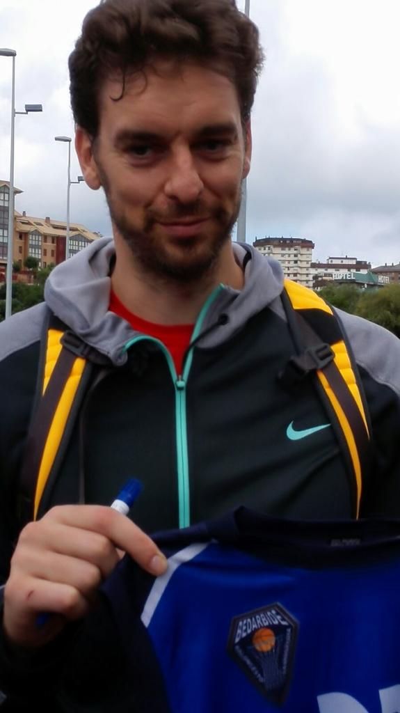 Bedarbide's tweet photo. @paugasol  nuevo jugador del @Bedarbide, aportará experiencia al equipo!! #gobedar http://t.co/Xqyz2vWtIB