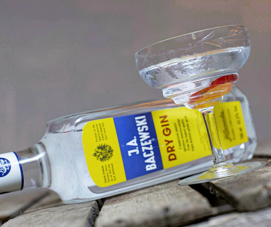 BaczewskiVodka's tweet photo. Baczewski Gin is creamy with hints of citrus and has a nice light spicy finish. http://t.co/8oSSvDY8X1