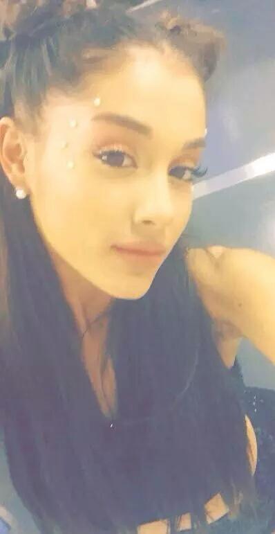 ArianasUpdateFR's tweet photo. #PHOTOS Via Snapchat http://t.co/Cb1nqBnoYT