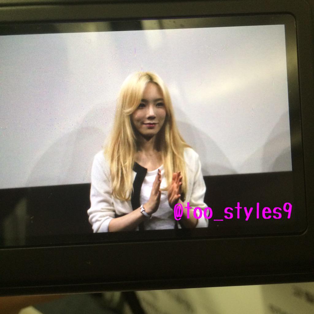 [PIC][15-08-2015]TaeYeon và SooYoung tham dự buổi công chiếu "SMTOWN THE STAGE" vào chiều nay CMctTP6UkAABQ3P