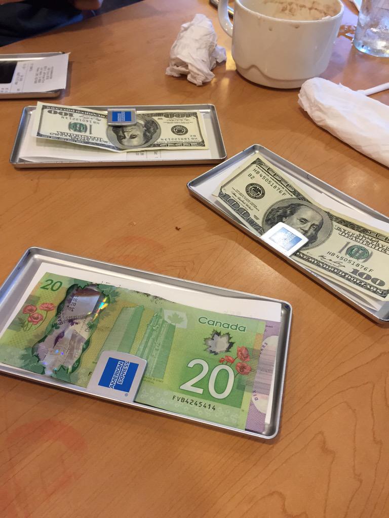 aidenski129's tweet photo. The high rollers of IHOP #benjamins #classy #🔥🔥🔥 http://t.co/0slAP172Cy