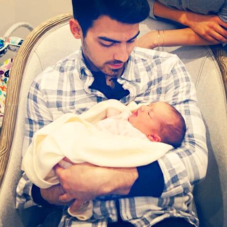 Happy Birthday Joe Jonas !!! So very cute picture and moments...             birthday  