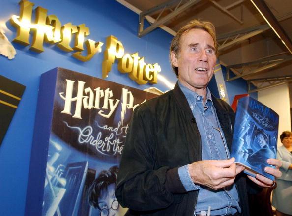 Happy birthday to Jim Dale, narrator of the U.S. audiobooks, who turns 80 yrs old on Aug. 15, 2015!! 