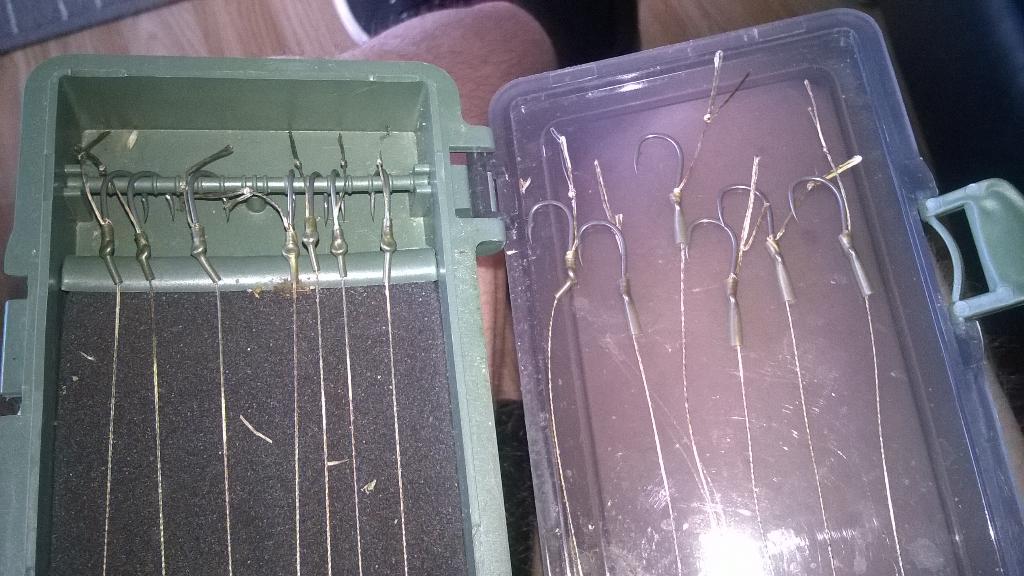 carpmaddan's tweet photo. Saturday afternoon rig making #verycarpy http://t.co/vPnz6zvemG