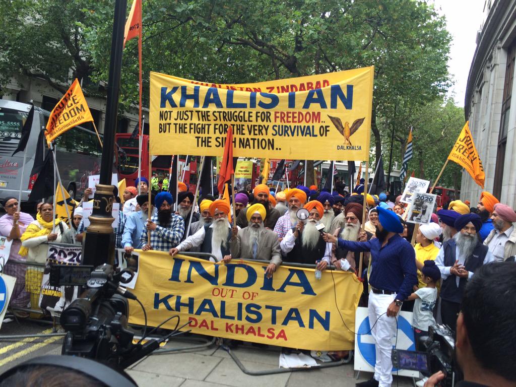 LoneTaimoor's tweet photo. Ban k Rahega Khalistan Ke naroon se London faza goonj uthi http://t.co/wMVx50oA9Y