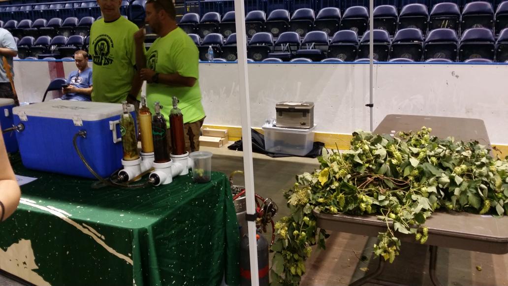 60 minute <a href="/dogfishbeer/">Dogfish Head Brewery</a>  with homegrown #cascade.