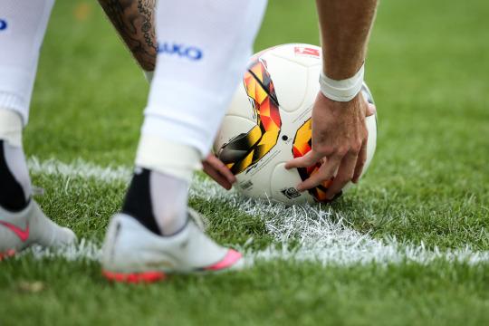 MotivacionesF's tweet photo. Un balón de fútbol para ser feliz. http://t.co/psCIPhkkRY