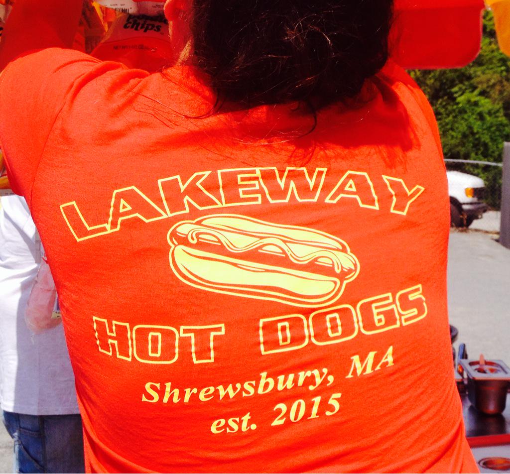 MikeHsuAAF's tweet photo. Stop 3 #worcesterhotdogsafari Lakeway Hot Dogs, #Shrewsbury BBQ Onion Dog. I'm going to need a mint. #Foodporrn http://t.co/3lkAgDHuWH