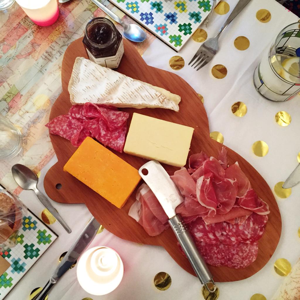 urbanpixxels's tweet photo. There's even Christmas music! Loving #midwinterXMAS @runawaykiwi. This is round 2: 🇮🇹 http://t.co/AJk04tetni
