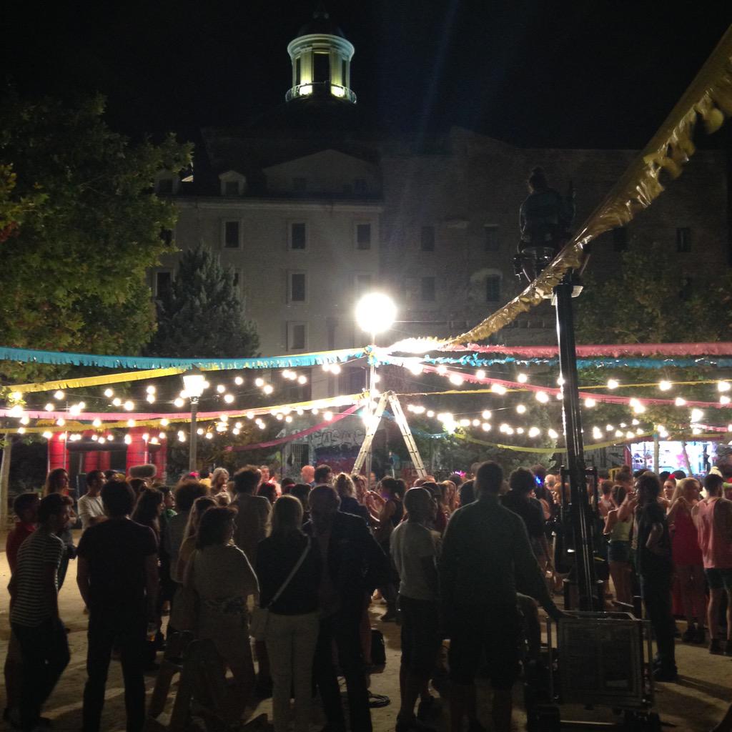 pacoleonbarrios's tweet image. Gracias a todos los figurantes que lo dieron todo estas dos noches de verbena en @kikipelicula   Espectacular!!