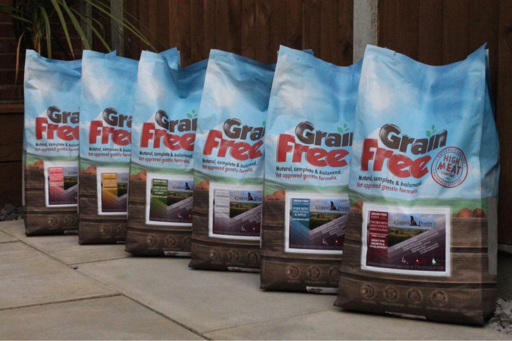 Copper_Poppys's tweet photo. Our latest shipment of stock, head over to http://t.co/Zf0VH4gs3v to grab your bag now.
#grainfree #dogfood #complete http://t.co/I23Of3YXxq