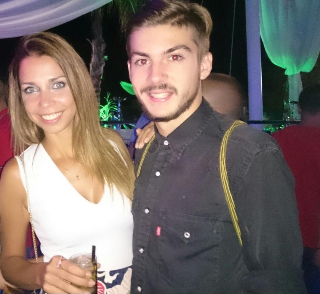 anpelillo's tweet photo. Bien acompañado anoche en  @ILOVEMOJACAR http://t.co/MGjVVOjvxw