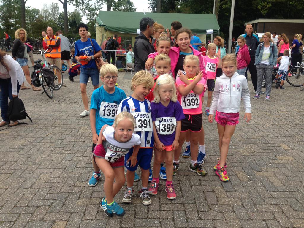Heleen_DJT's tweet photo. Volgens mij zijn er vandaag @Bradelierloop nieuwe @loopmaatjes 'geboren'. Allemaal toppers! http://t.co/g2EXo4Bd5N