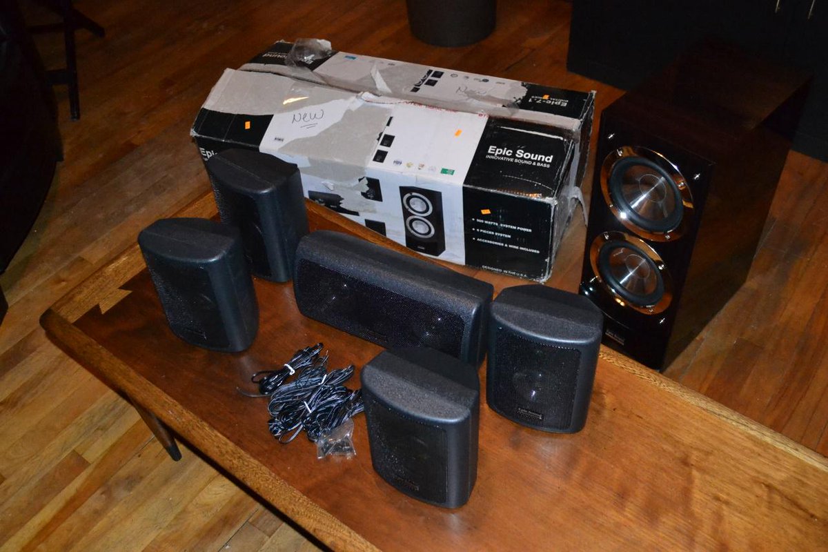 heraldo's tweet photo. Yesterday I learned about the white van speaker scam. No refunds @SalvationArmyUS http://t.co/u1xgy2Sb8S http://t.co/UEQGp883t6