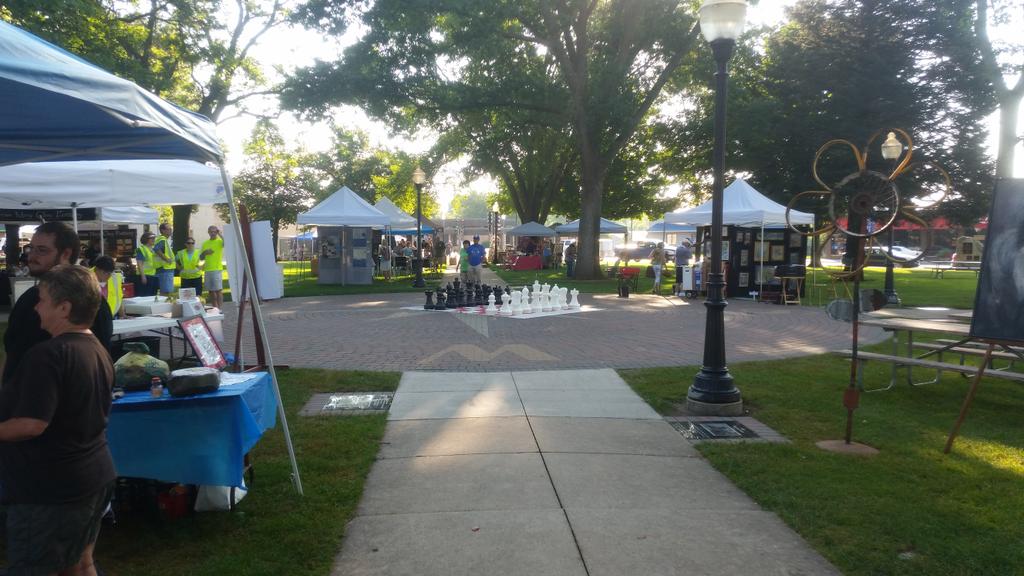 artafest's tweet photo. Art-a-Fest starts in 20 minutes http://t.co/h4NFHOUBpo