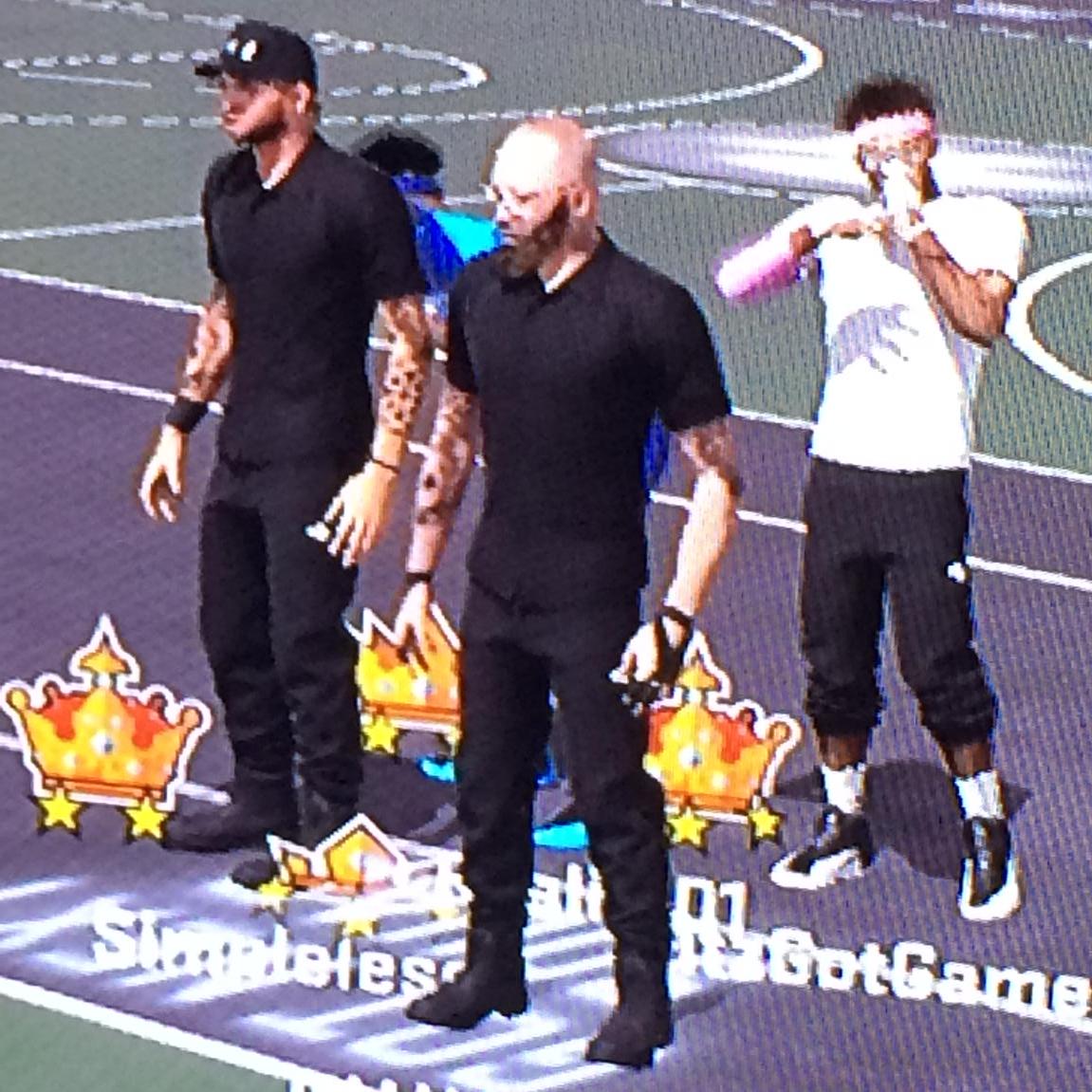 IvotheHero's tweet photo. @Ronnie2K is it normal that every player in the Park Looks like this? is a f*** demigod? Why u guys dont patch this? http://t.co/qIZuJVgiS1