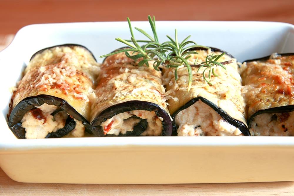 RECIPE: Skinny Eggplant Rollatini. You can cut out the pasta a.k.a. c-a-r-b-s Viance Nutrition buff.ly/1PoF8uL