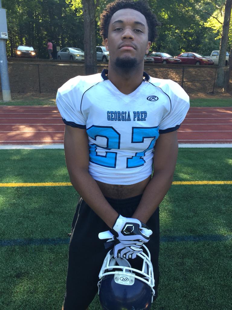 PlayBookAthlete's tweet photo. Very nice job at practice this week Donald! Keep up #TheGrind @brooks_donald19 @GPSALIONS #PlayBookAthlete #GPSA #RT http://t.co/APnesVNW1w