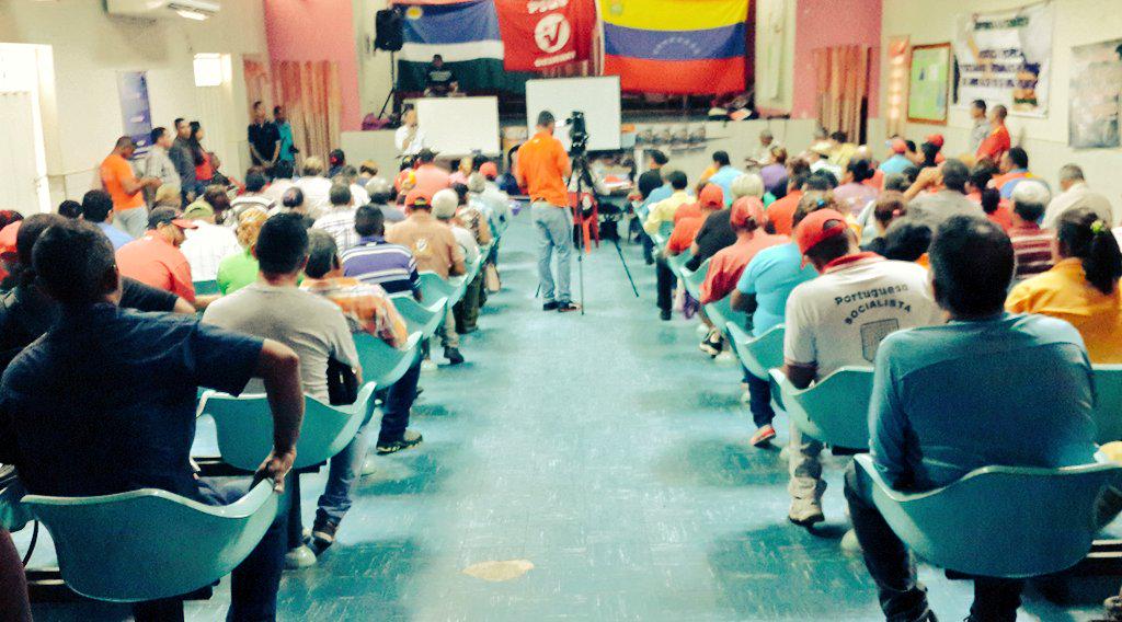 PSUVMGuanare's tweet photo. Curso de Formacion con #JCLP #UBCH Ponente @wcastroPSUV por @PartidoPSUV @PSUVportuguesa http://t.co/Vpus8usQn8
