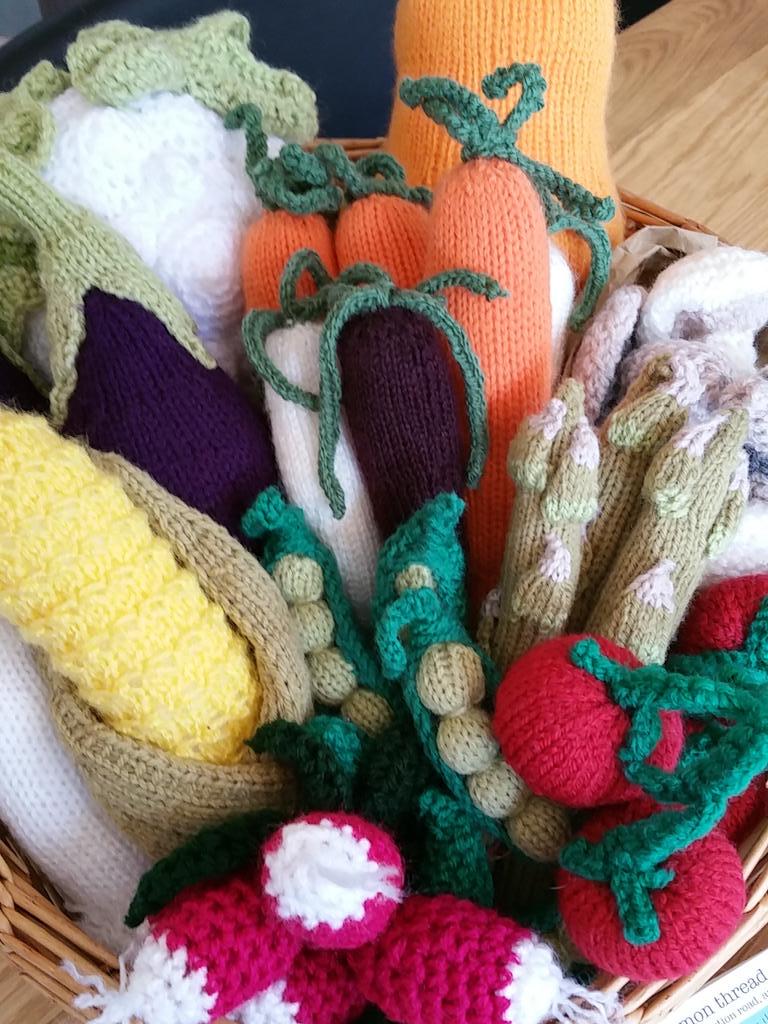 LandGirlYarns's tweet photo. Now is the time to start those hand knitted presents. Learn to #knit #sew #crochet http://t.co/4yDIniXHij