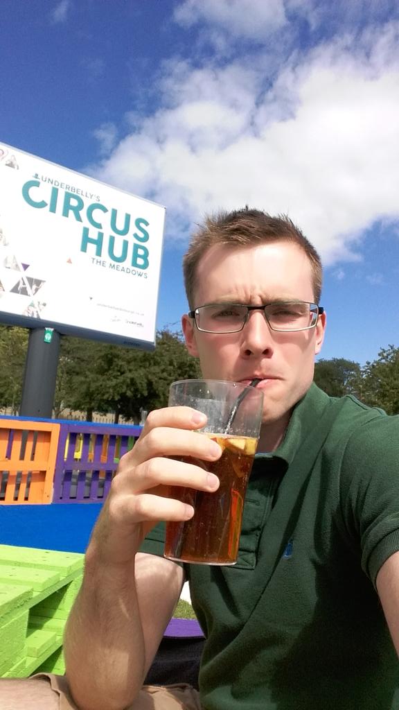 NOCREVIEW's tweet photo. Loving a @PimmsGB and lemonade in the sun @FollowTheCow #circushub #edfringe #edfringe2015 http://t.co/a6fwC2lseb