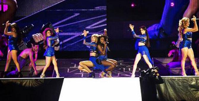 Z100NewYork's tweet image. Um @taylorswift13 dropping it low with @NormaniKordei in this pic is everything (and we mean EVERYTHING)!