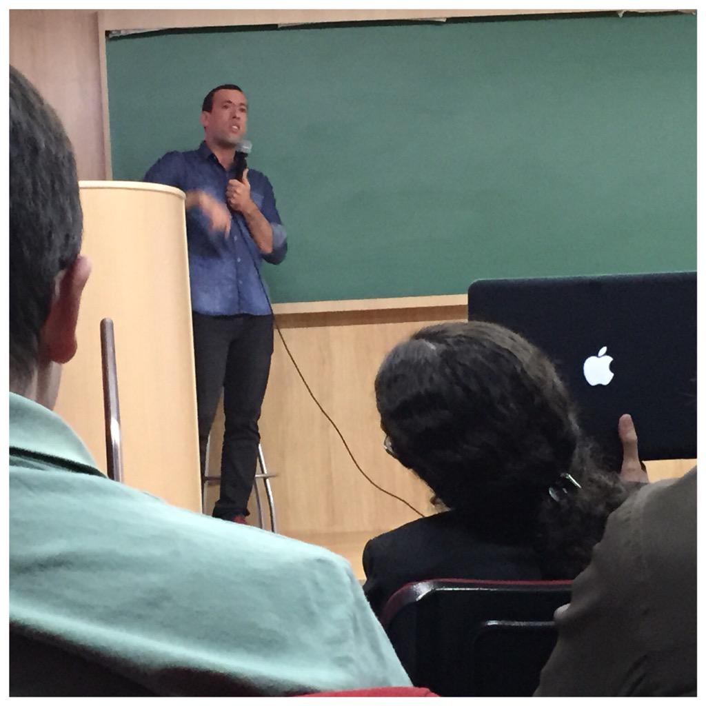 Felipe5Horas's tweet image. Mensagem estilo “filma eu, Galvão” na palestra de #AzureWebsites. 
#CuritibaDevDay.