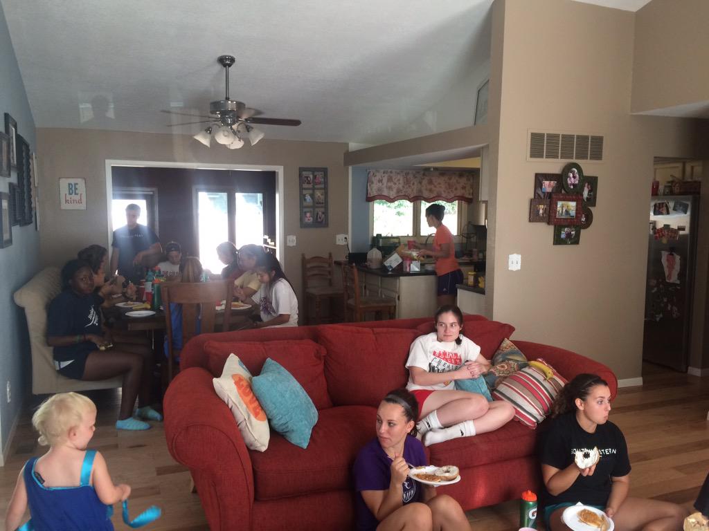 sc_womenssoccer's tweet photo. Team breakfast at Coach Wood's house! Refueling after a good session this morning! #goladybuilders http://t.co/Sux6M0AqT7