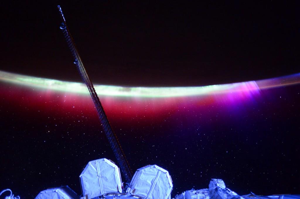 #Aurora trailing a colorful veil over Earth this morning. Good morning from @space_station! #YearInSpace