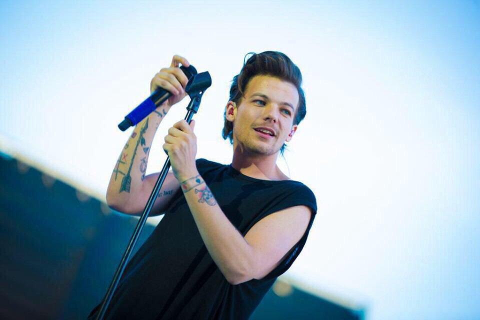 LouisgirlKaho's tweet photo. Louis girl🚺
Louis boy🚹
とりあえずRT!!!
#Louis好きな人RT
#Louis好きと繋がりたい
#LouisGirl
#LouisBoy
#MTVHottest One Direction http://t.co/GNF31rZuai
