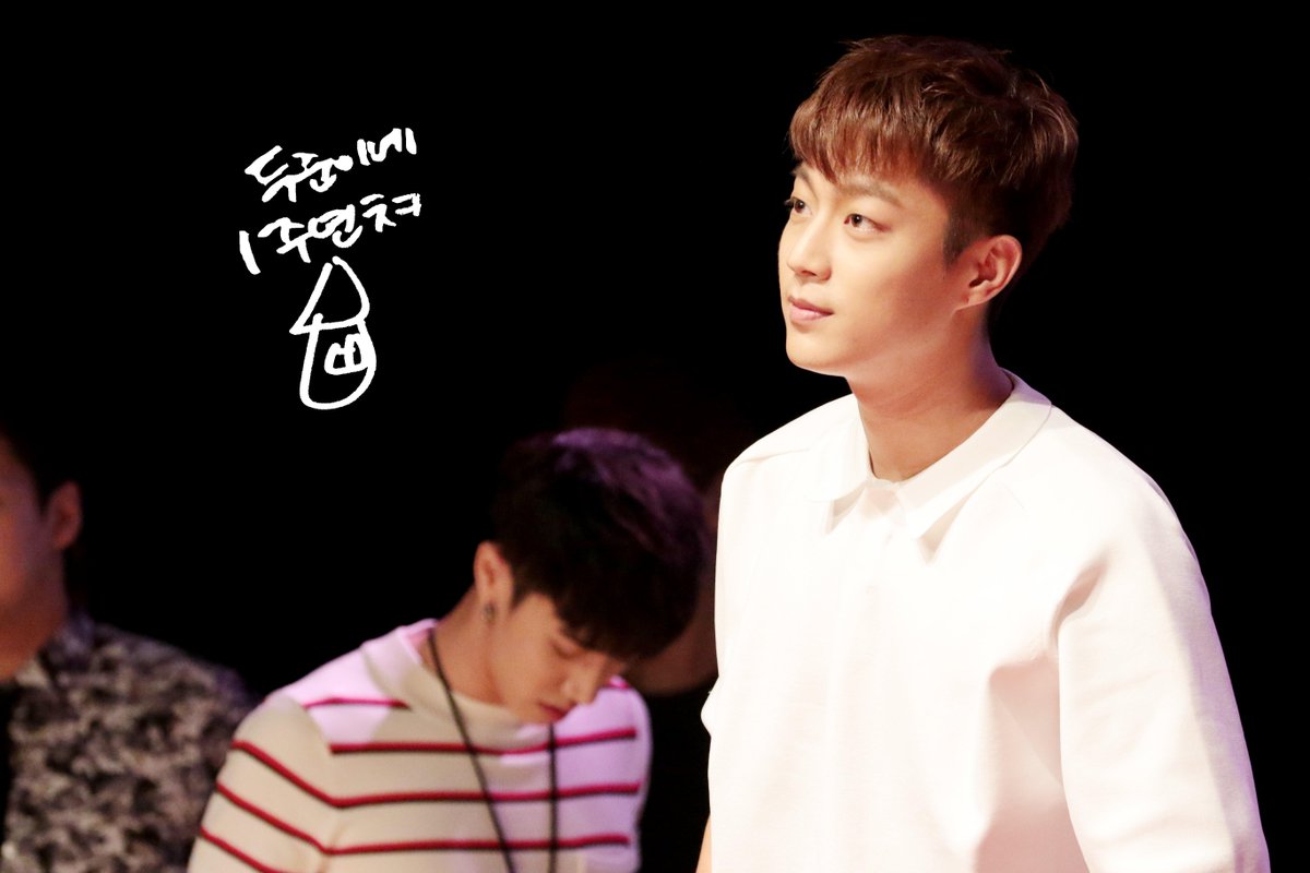 dujunhouse's tweet photo. ※ 두준이네 1주년 ※
두준이네 오픈한지 1년이나 됫어요ㅠㅠ 광복절날 이뜻깊은날에 오픈해서 더의미잇는거같구요 4천팔로워분들 왕짱사랑해요♡ 1주년인만큼 특별한이벤트 준비햇으니깐 기대해주세용 http://t.co/rrFDKXZYCj